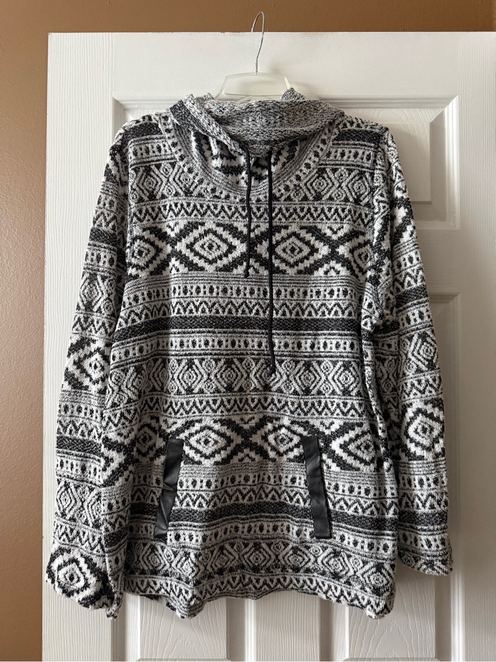 One World Aztec Geometric Pullover Hoodie Sweatshirt Gray Black White Size XL